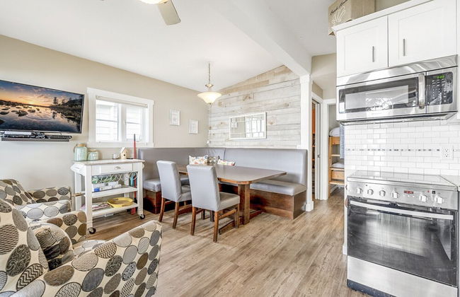 Secluded Cabin on Lake Okanagan - Photo 8