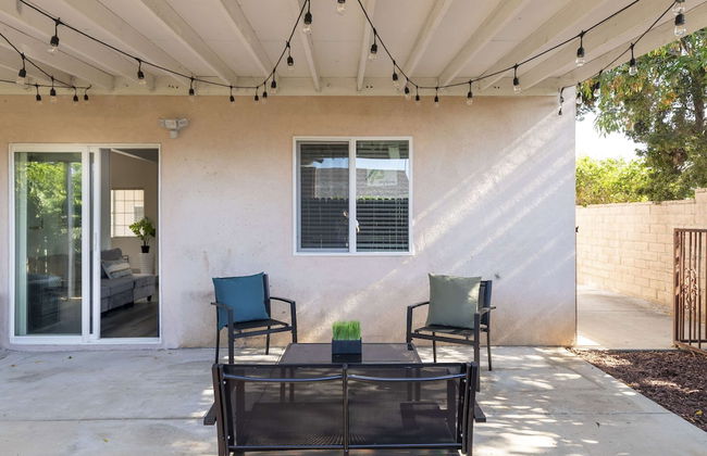 Elegant Retreat Modern Comforts, Prime Location - Photo 41