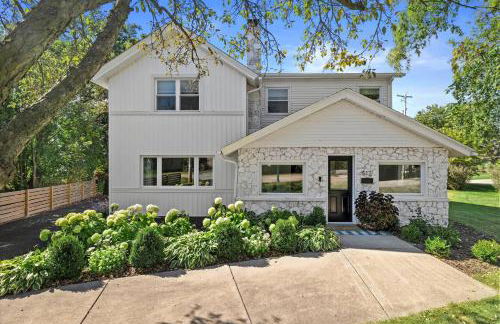 Luxury Lakeview Stay | Main&Guest House, Sleeps 10 - Foto 25