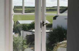 Lovely Cottage by Coastal Footpath & Surf Beaches! - Photo 14