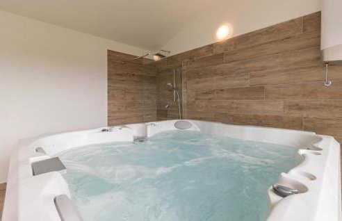 Awesome Home In Radeki Polje With Sauna - Foto 5