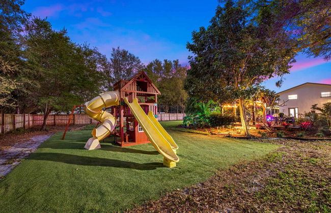 Luxe Largo Retreat: Pool, Games, Basketball & More - Foto 29