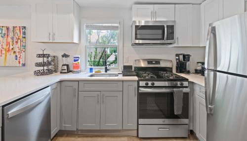 4BR 2BA Hot Tub Home By The Bay - Foto 2