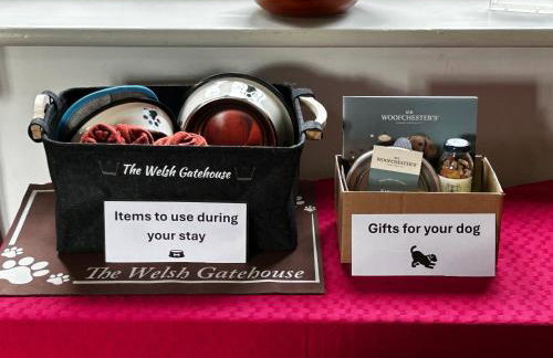 Welsh Gatehouse A Historic Castle Retreat that Welcomes Dogs and Electric Vehicles - Photo 48