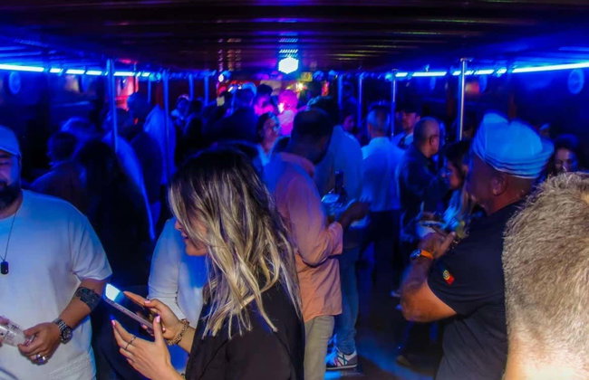 Fiesta en barco por el río Tajo - Foto 5