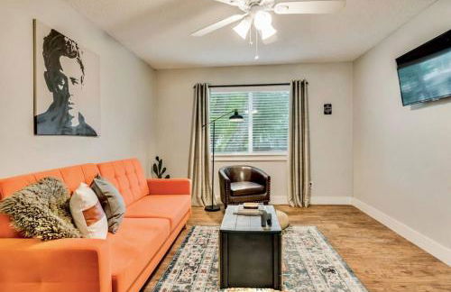 Global Cup Love for Dallas - Close to Deep Ellum & AAC - Foto 30