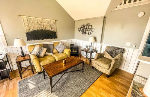 Cozy Pond Side Cottage in Bar Harbor! [The Nook] - Foto 2