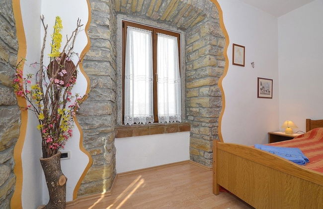 Bella Vista Apartments - Photo 32