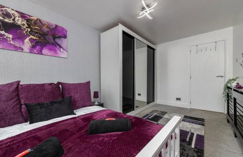 Contractors Dream~POOL TABLE~Close to Luton Airport~Three Double Bedrooms - Foto 14