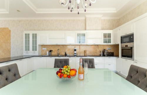 Gran Piscina Hidromasaje playa privada y sauna - Foto 12