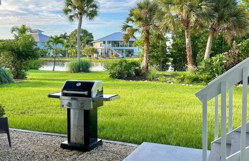 Tranquil Lakeview Home w Porch Bokeelia Retreat - Foto 7