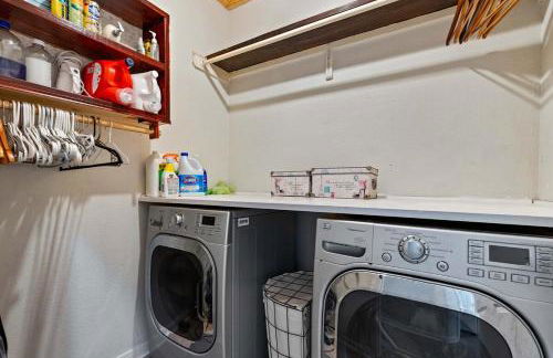 Modern 4BR Home w WiFi by Dell Diamond - Photo 33