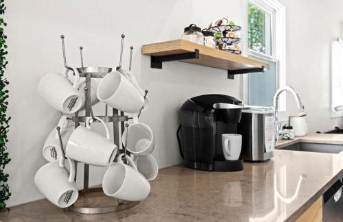 3BR 2BA Derby Home Walk to Churchill Free Parking - Foto 19