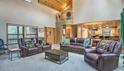 Spacious Pine Mountain Club Cabin with Fire Pit - Photo 4