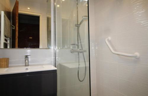 Studio cabine rénové au pied des pistes, balcon, parking – Auris en Oisans - FR-1-297-68 - Foto 6