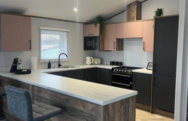 NEW 2025 Modern 3Bedrooms Lodge Walk to Beach - Foto 2