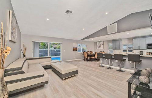 Spacious 4 bedrooms, 2 bathroom house with pool - Photo 24