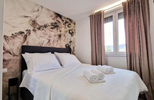 MonLux studio- FREE Public Parking- Easy & Straight Walk to the Center - Photo 13