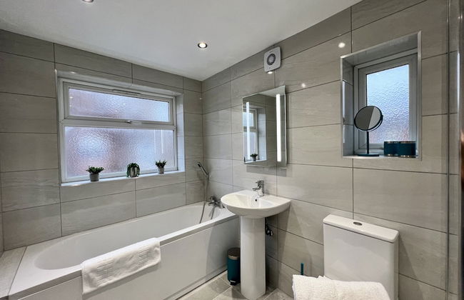 St Michael House - Photo 32