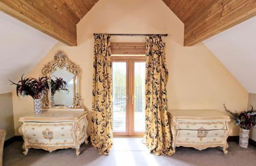 Lbtie Lodge with Two Private Hot Tubs - Fife - Loch Leven - Lomond Hills - Photo 48