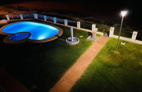 Apartamento en primera línea de playa con piscina y garaje gratuito - Foto 49