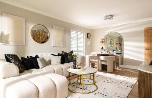 Seahaven in Sandbanks with Private Hot Tub - Photo 2