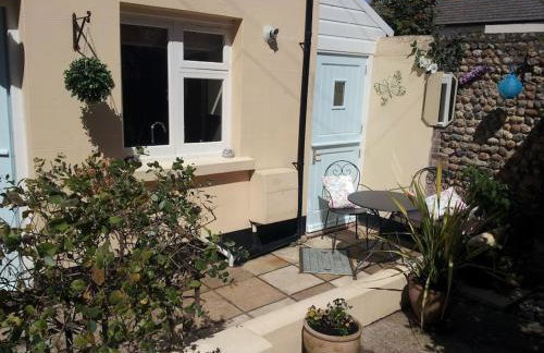 Mews Cottage in Private Seafront Estate - Photo 9