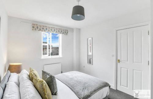 Modern 4-Bedroom Gem Family & Business Friendly - Foto 27