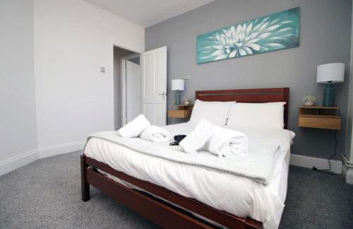 2 Bed Flat - Sleeps 6 - Parking - Wifi - Foto 9