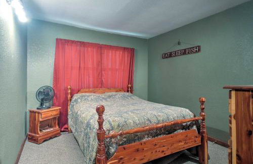 Vintage House with Fire Pit Less Than 6 Mi To Kentucky Lake! - Foto 16