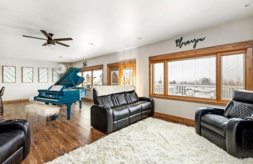 Great Falls Luxe Haven 4BR Gym Office and Hot Tub - Foto 65