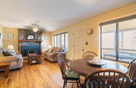 Deck w/ Forest Views, Ping Pong Blue Ridge Mtn Escape Ash Vale by Avantstay - Foto 14