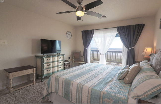 Superb Home With Private Walkover to Beach - Foto 30