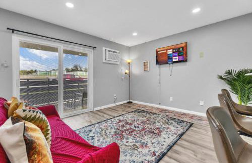 Spacious 2BR Condo close to Restaurants and Nightlife with WiFi - Foto 15