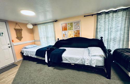 EZ 1 mile to Fort Sill! Pumpkin Cottage sleeps 9, grills, firepit, laundry - Foto 19