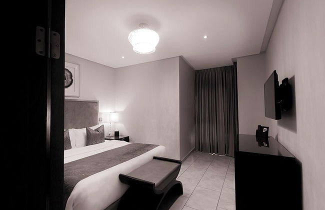 Oak Plaza Suites - Photo 14