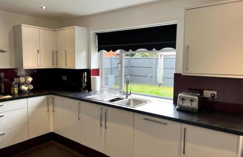 Large 5 Bedroom House Sleeps 10 Ideal for Contractors - Foto 47