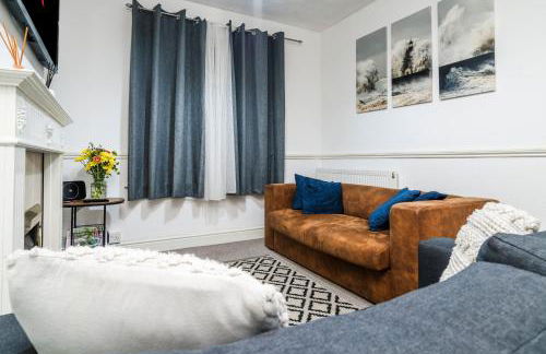 2 Bedroom House, 5 Single Beds, Fast WiFi - Photo 11