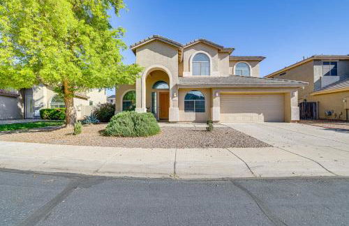 Near Golf Courses and Casinos Maricopa Home with Yard - Photo 2