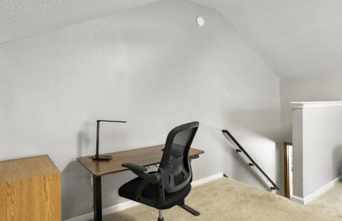 Cozy Home Away From Home - Pet-friendly, King bed - Foto 30