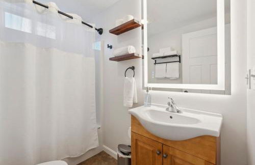 Winnisquam Landing Lakefront Firepit Deck - Foto 28