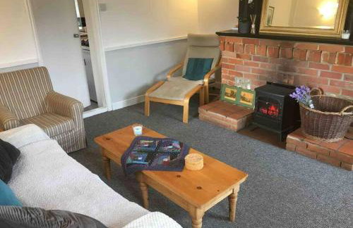 Corner Cottage - base for exploring North Norfolk - Photo 27