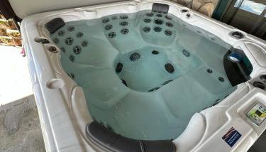 Spacious 4BR Cabin • Sleeps 12 • Games •Near Dells - Foto 5