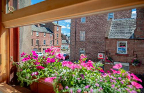 Charming 2 Bedroom Flat in the Heart of Kirriemuir - Foto 18