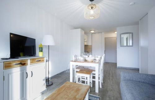 Appartement Neuf pour 6, Parking Gratuit, Skis et Accès Pistes en 5min - FR-1-695-4 - Foto 1