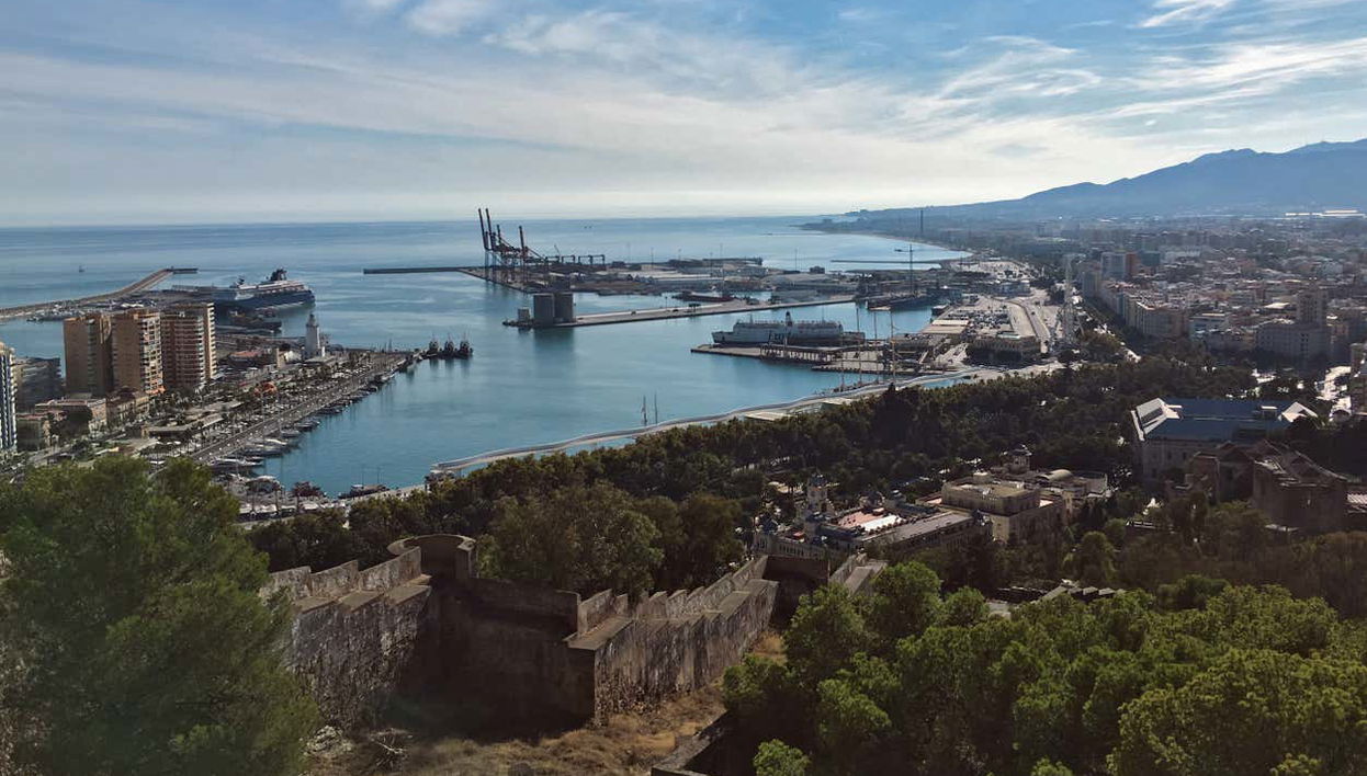 Admirando a costa malaguenha da fortaleza