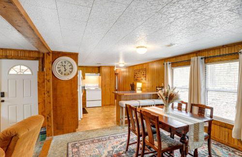 Heber Springs Cabin with Deck 3 Mi to Sugarloaf Mtn - Foto 11