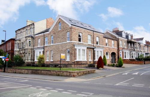 Apartment 11 Bluebridge with Free Parking - Photo 6