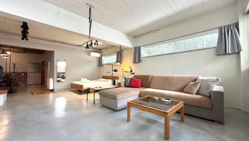 Industrial Studio with Patio - Foto 2