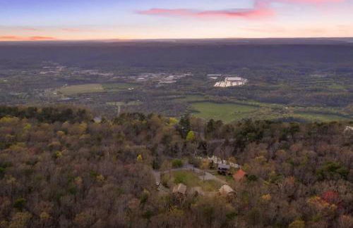 Scenic Solitude at Cabins in the Clouds - Foto 31